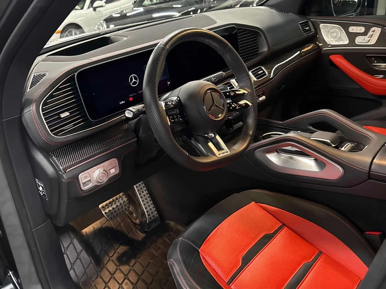 Mercedes-Benz GLE 63 S AMG 4MATIC | CARFAX | АВТОКРЕДИТ БЕЗ ПЪРВОНАЧАЛНА, снимка 7 - Автомобили и джипове - 55500408