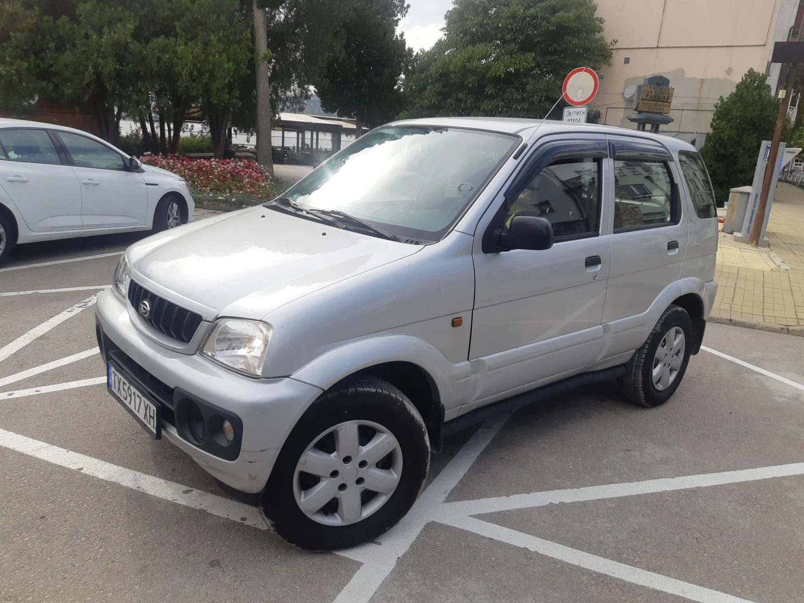 Daihatsu Terios 1, 3 A/T Auto 4x4 , снимка 2 - Автомобили и джипове - 56275821
