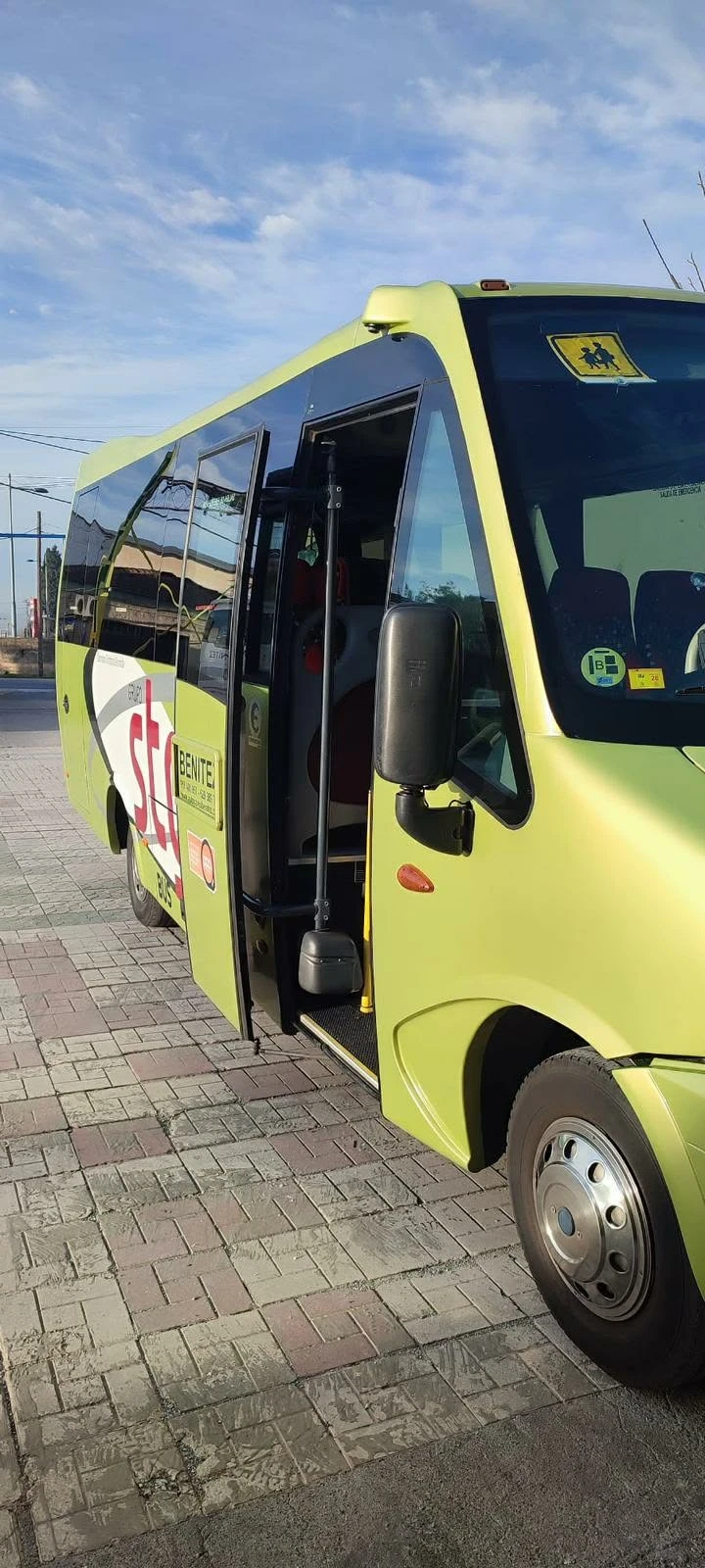 Iveco Daily 65C 29 места двоен климатик хладилник, снимка 4 - Бусове и автобуси - 55266824