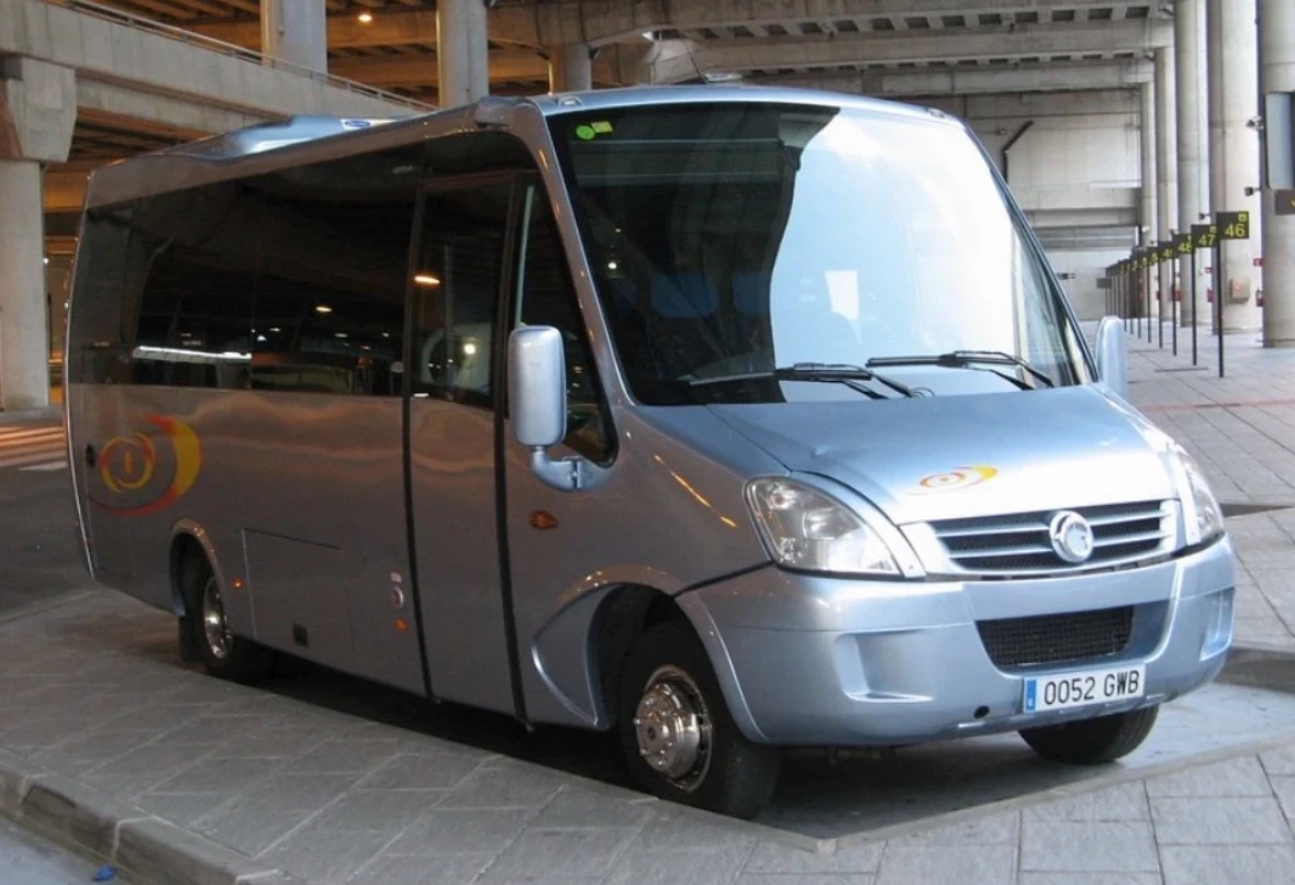 Iveco Daily 65C 29 места двоен климатик хладилник
