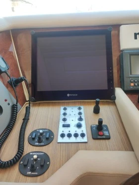 Моторна яхта Princess, снимка 10