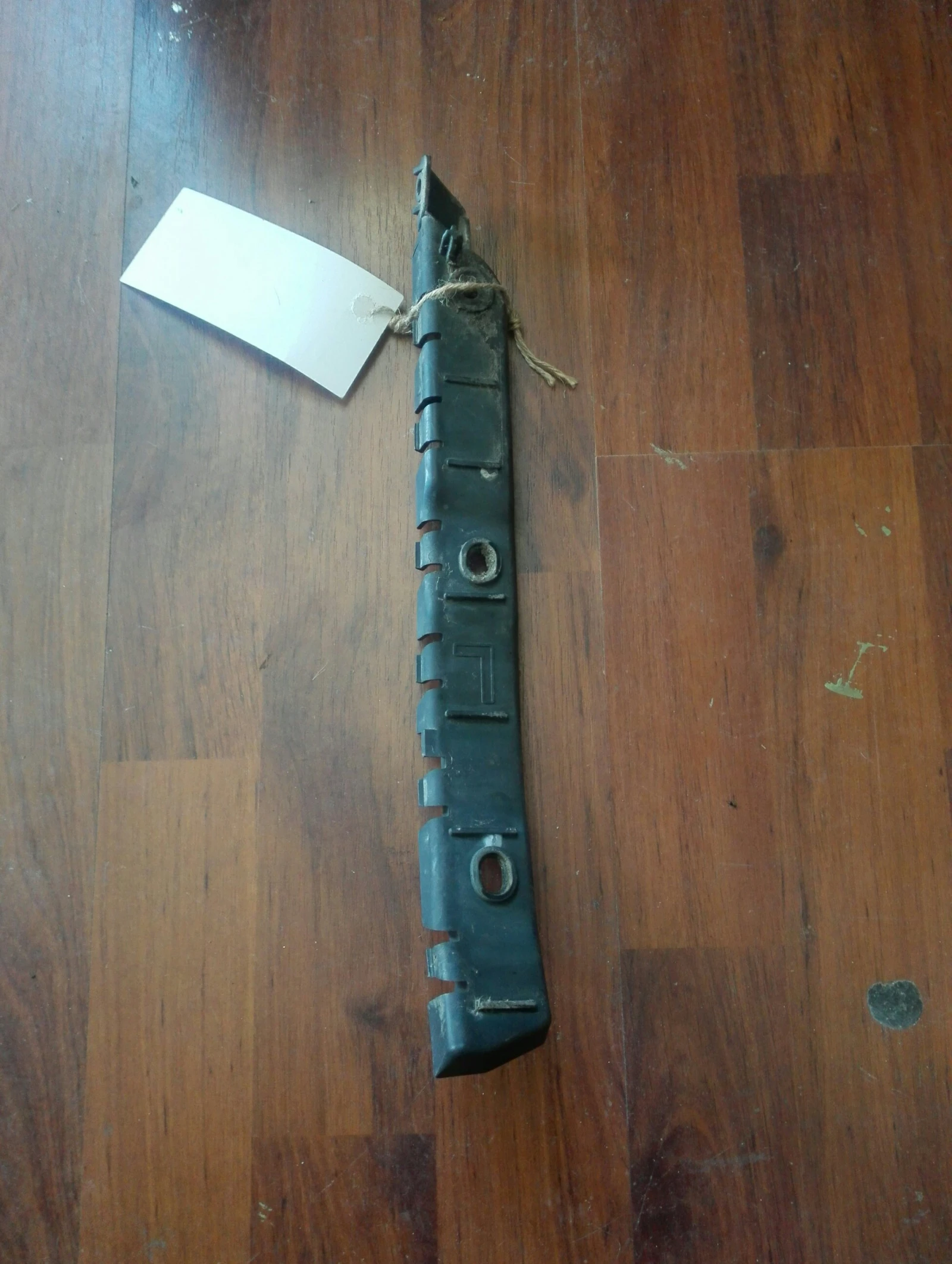 Водач задна броня ляв Шкода Румстер (фабия)