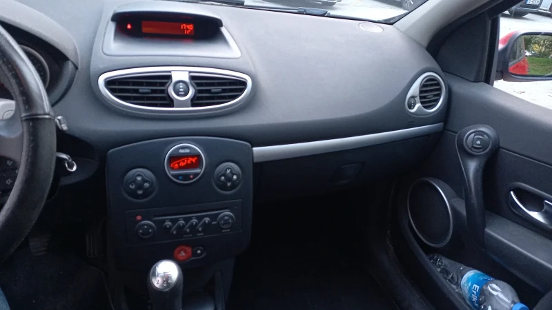 Renault Clio 1.4i 98к.с с Газов Инжекцион, снимка 8 - Автомобили и джипове - 47610626