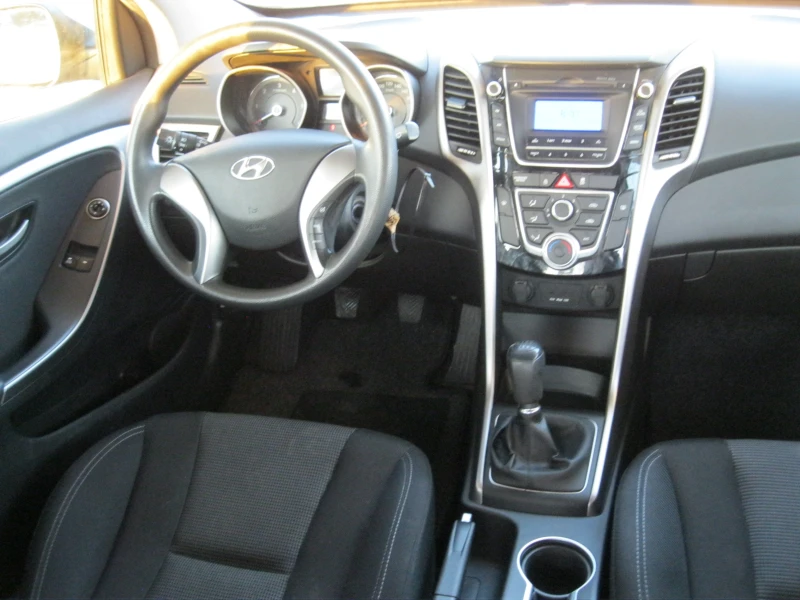 Hyundai I30 1, 4 -90 кс, снимка 10 - Автомобили и джипове - 47839273