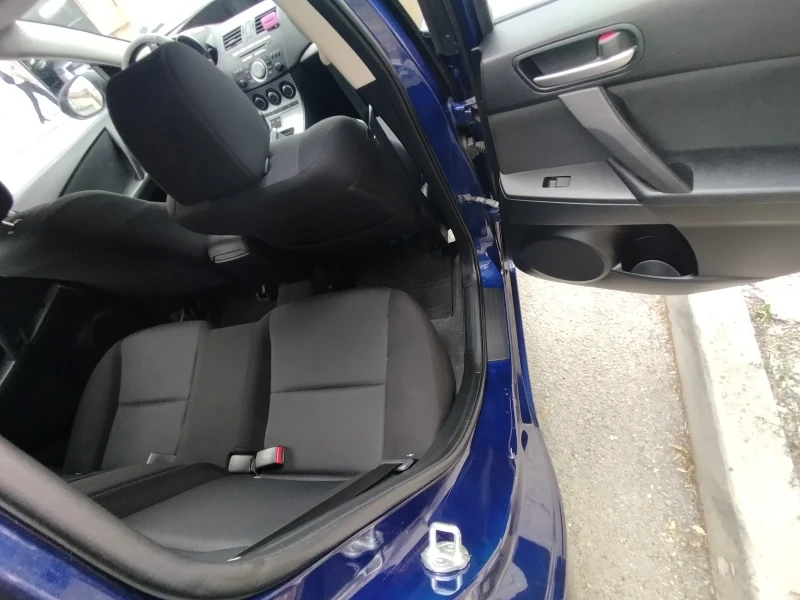 Mazda 3, снимка 9 - Автомобили и джипове - 52803460