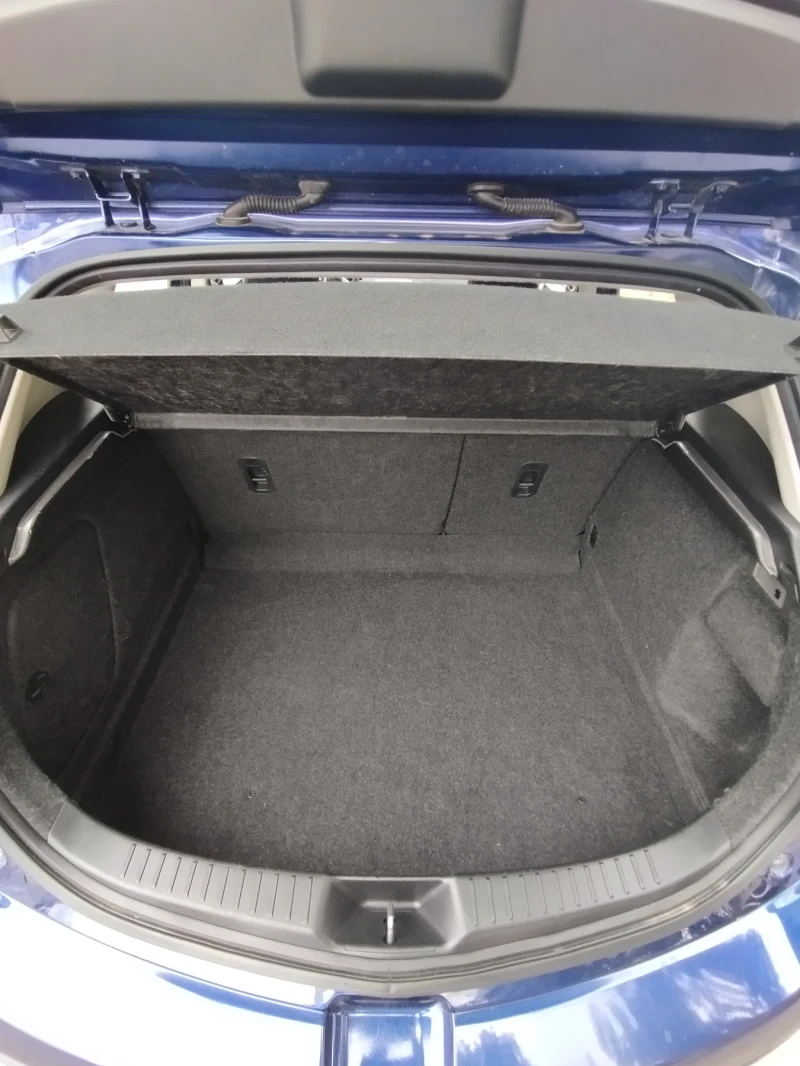 Mazda 3, снимка 10 - Автомобили и джипове - 52803460