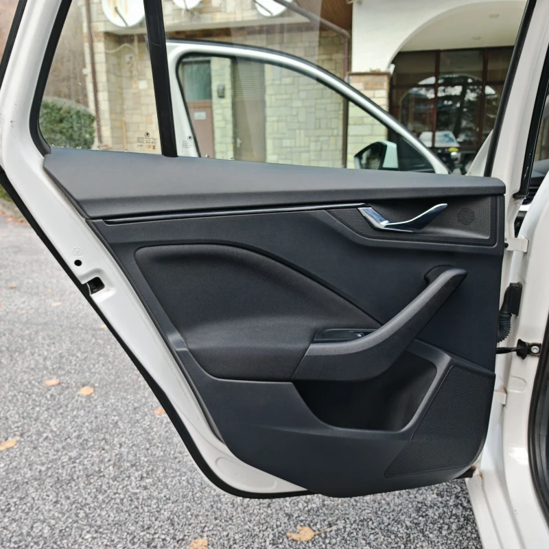 Skoda Scala 1.6 дизел 115 к.с 2019, снимка 14 - Автомобили и джипове - 52698492