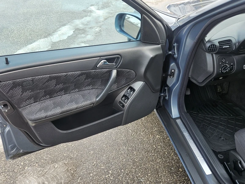 Mercedes-Benz C 220 Avantgarde* Автомат , снимка 7 - Автомобили и джипове - 53088029