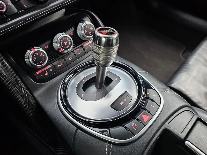 Audi R8 5.2 V10 Coupe/ BANG* OLUFSEN/ CARBON | Mobile.bg � ����������� 8