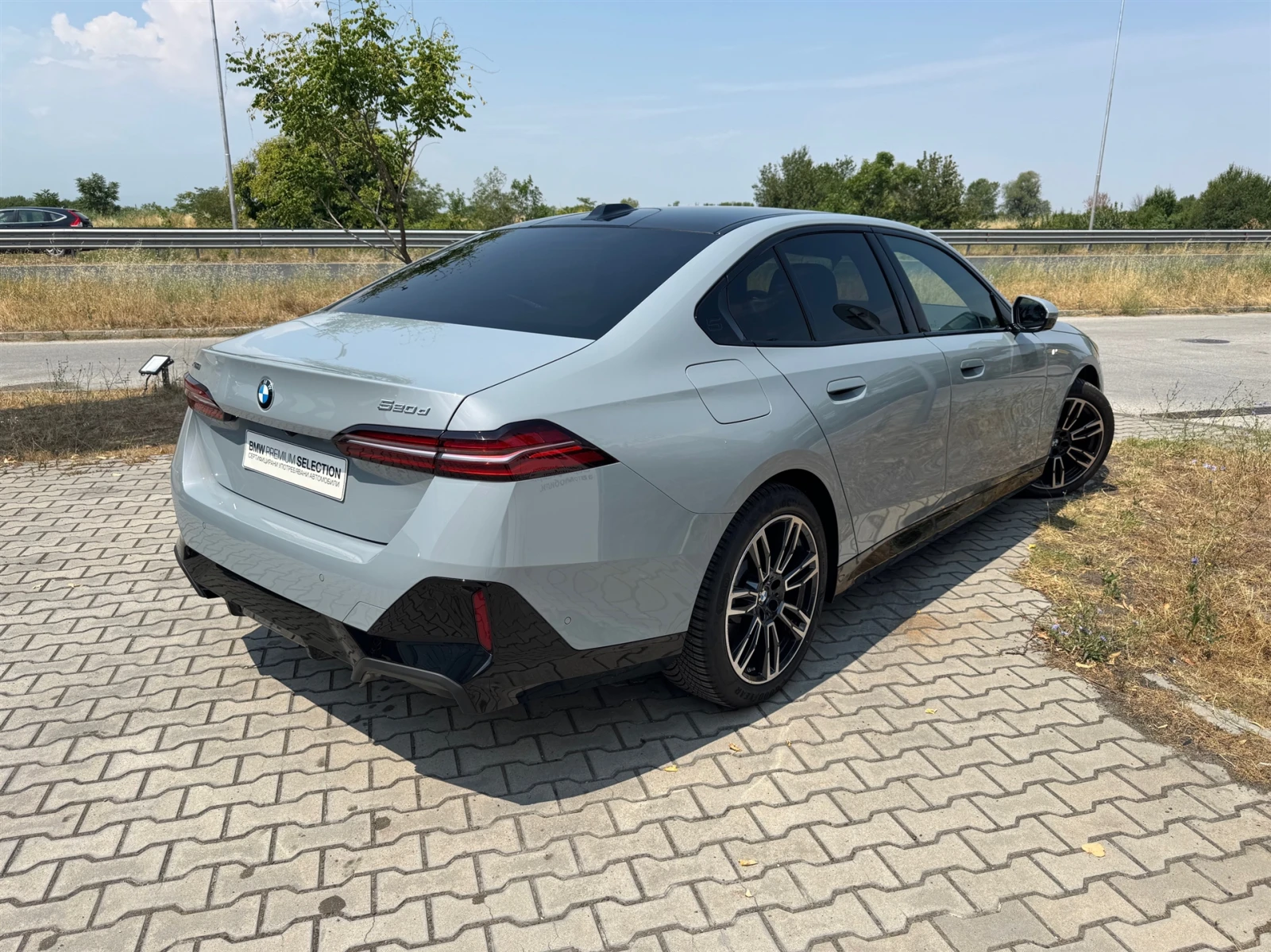 BMW 520 xDrive - изображение 2