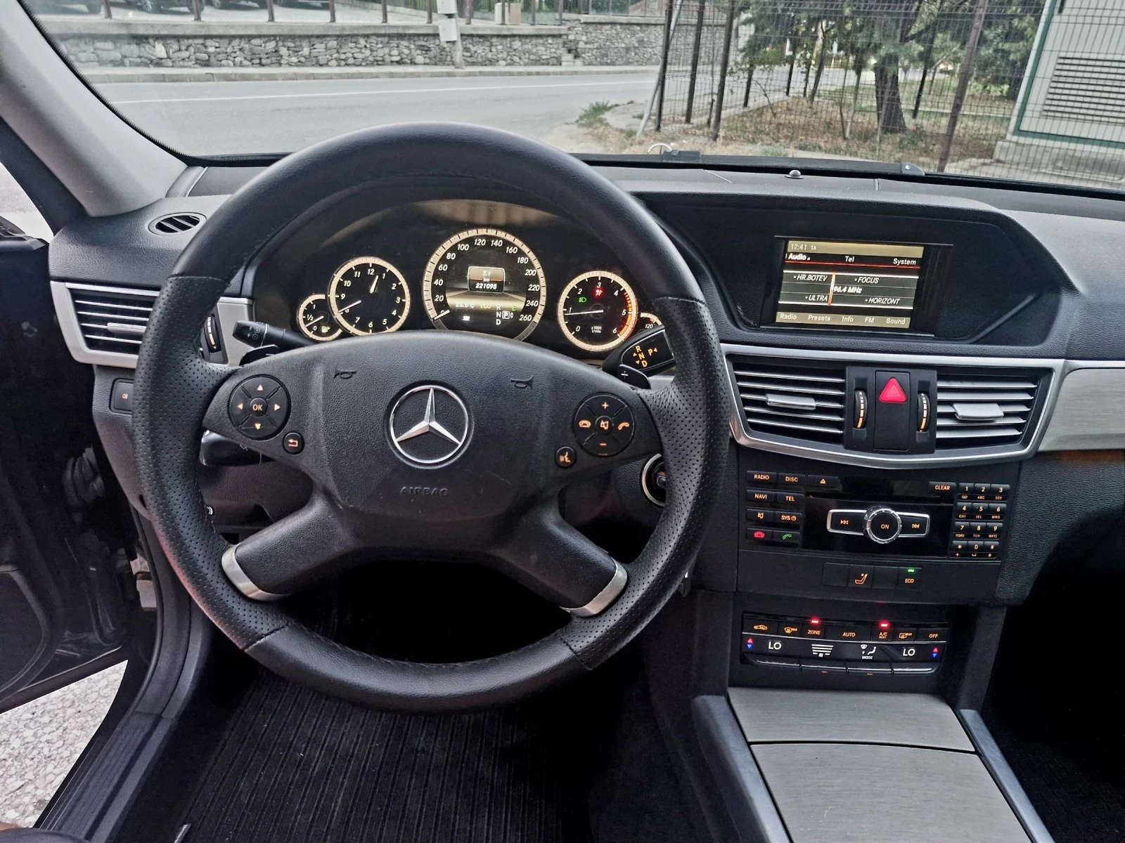 Mercedes-Benz E 200 2.2CDI 7G-TRONIC * FACELIFT*  | Mobile.bg — изображение 17