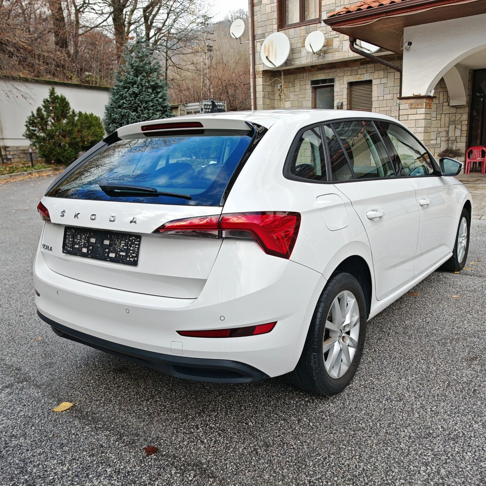 Skoda Scala 1.6 дизел 115 к.с 2019 - изображение 4