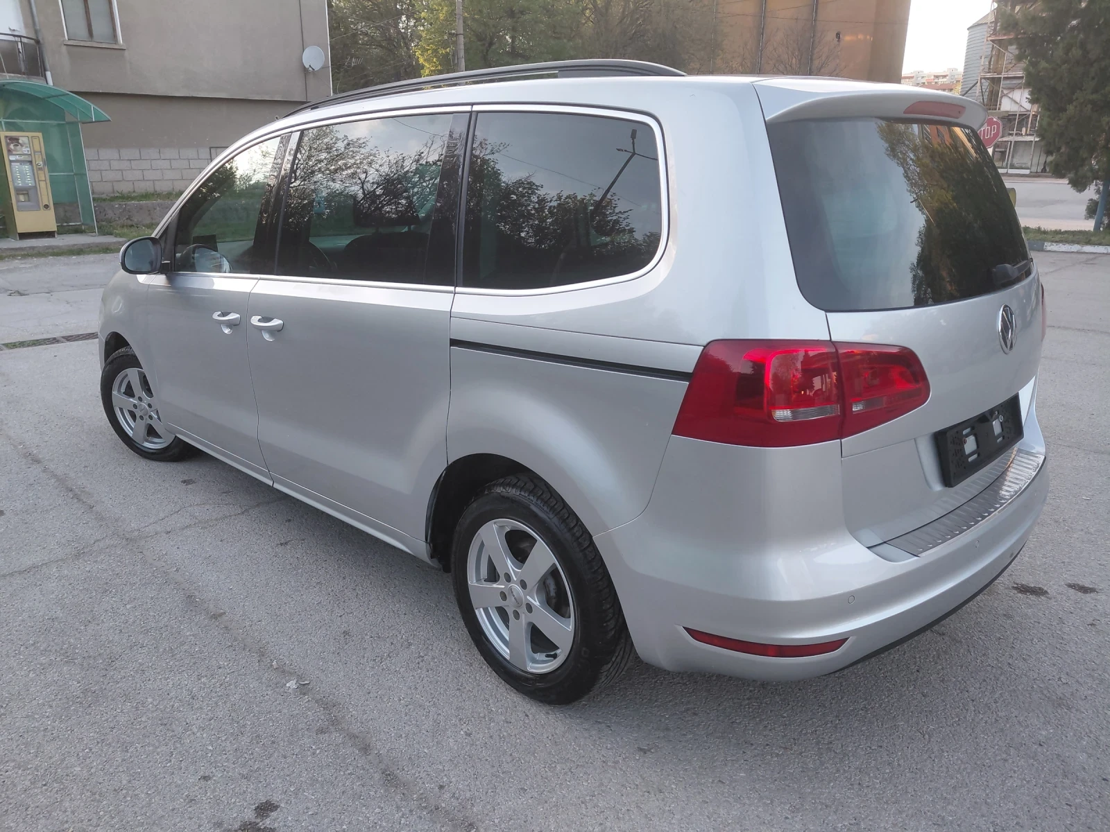 VW Sharan 2.0TDi 4x4, снимка 7 - Автомобили и джипове - 54349566