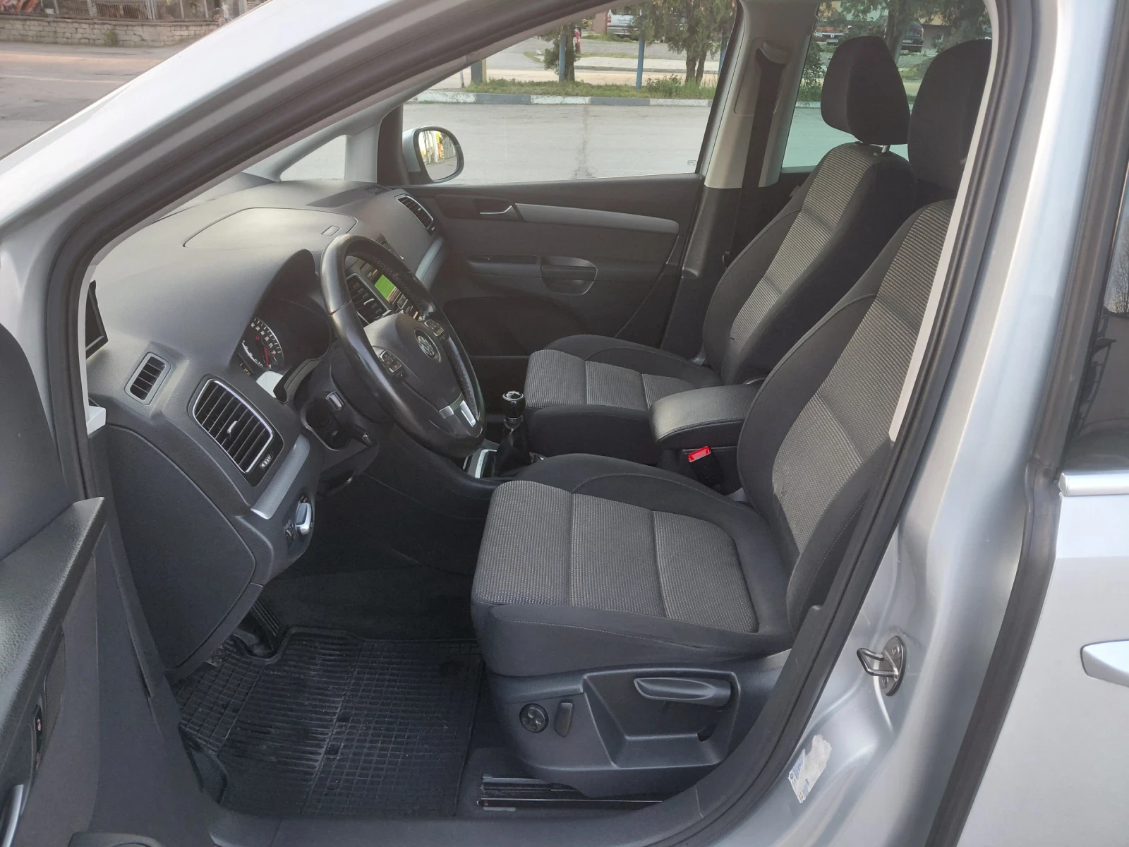 VW Sharan 2.0TDi 4x4, снимка 9 - Автомобили и джипове - 54349566