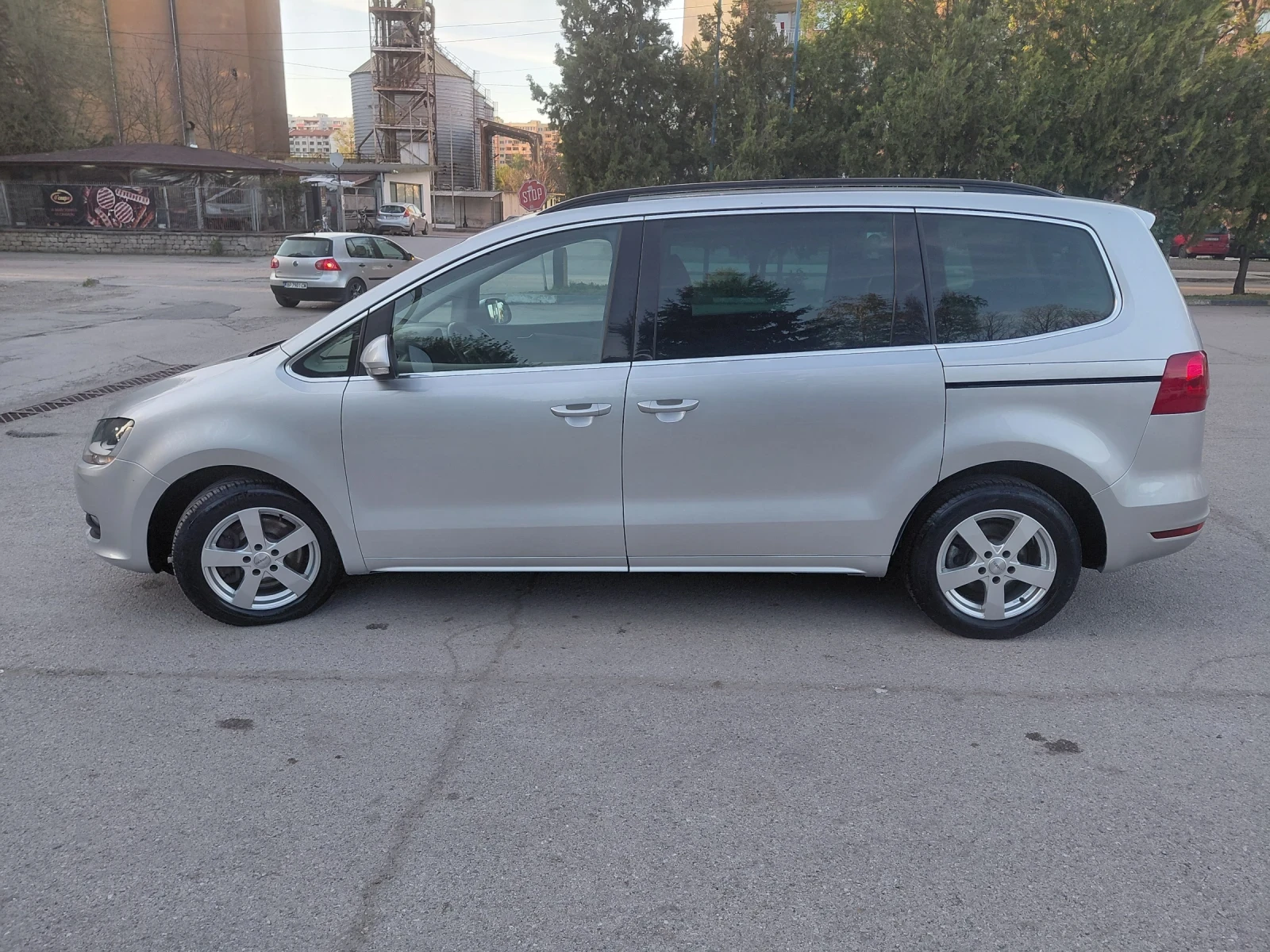 VW Sharan 2.0TDi 4x4, снимка 4 - Автомобили и джипове - 54349566