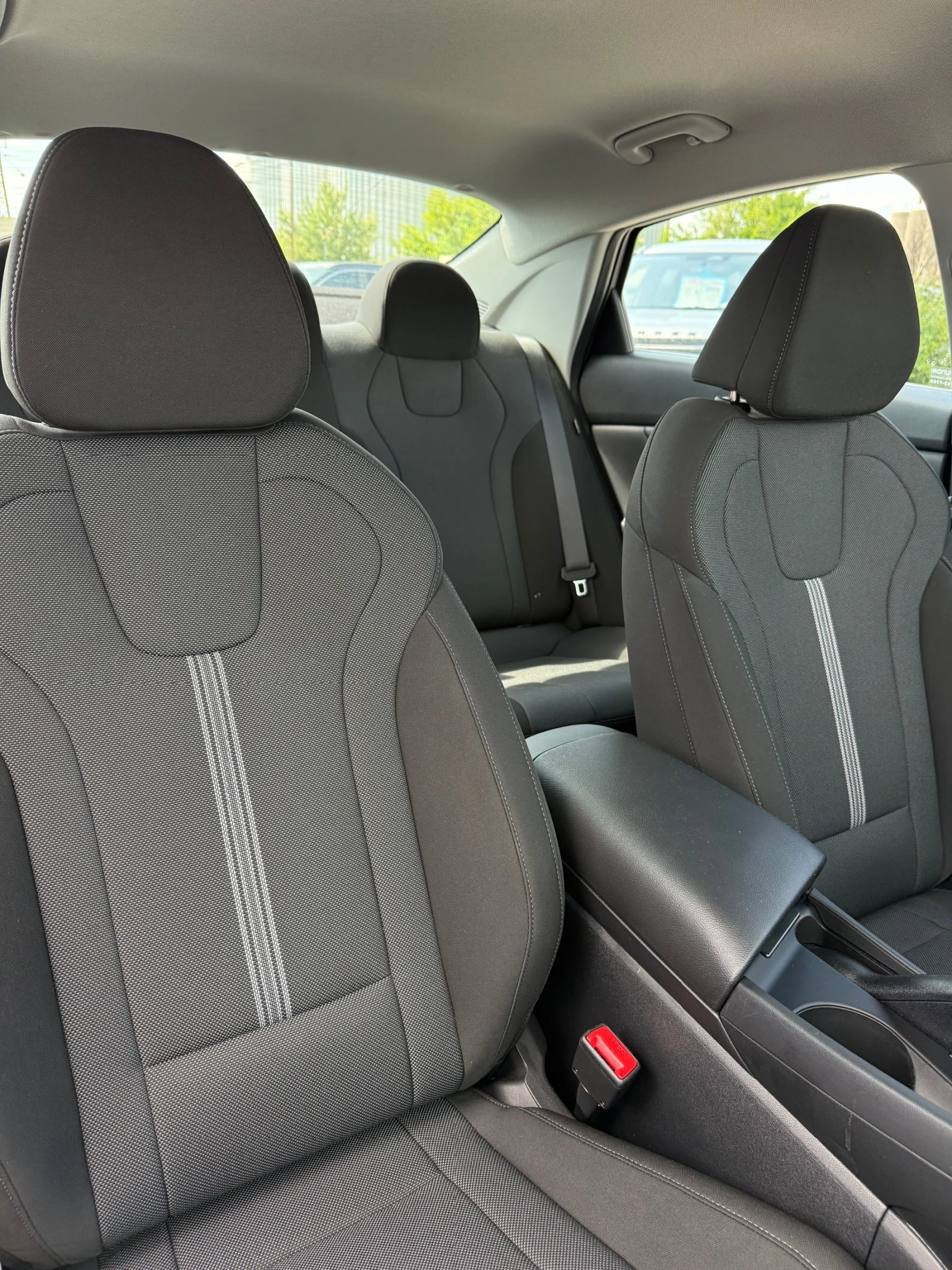 Hyundai Elantra, снимка 15 - Автомобили и джипове - 54669309