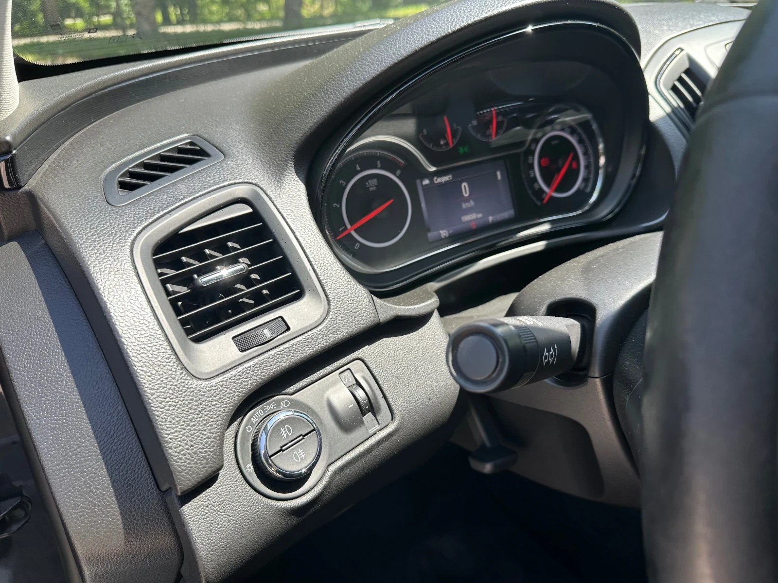 Opel Insignia 2.0 CDTI 4x4, снимка 10 - Автомобили и джипове - 55587114