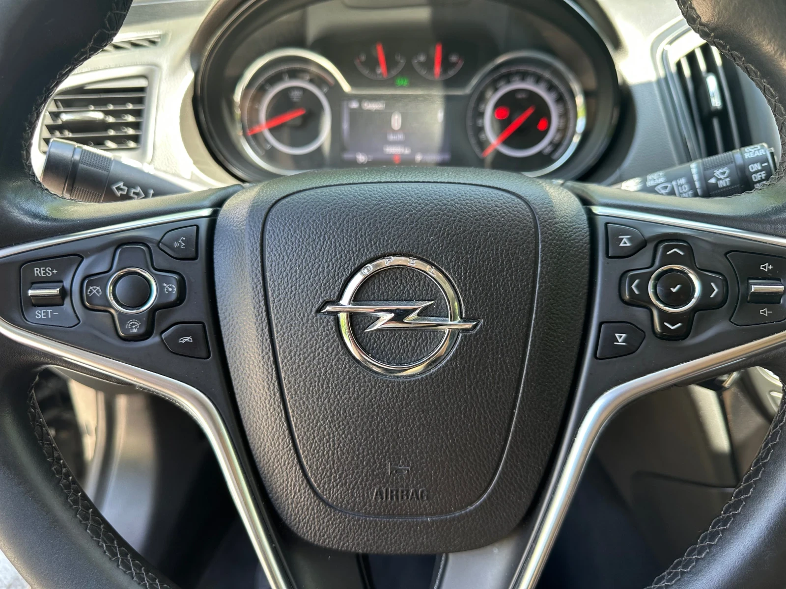 Opel Insignia 2.0 CDTI 4x4, снимка 9 - Автомобили и джипове - 55587114