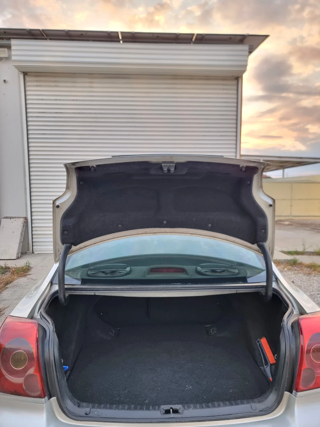 Toyota Avensis 2.0, снимка 8 - Автомобили и джипове - 55657871