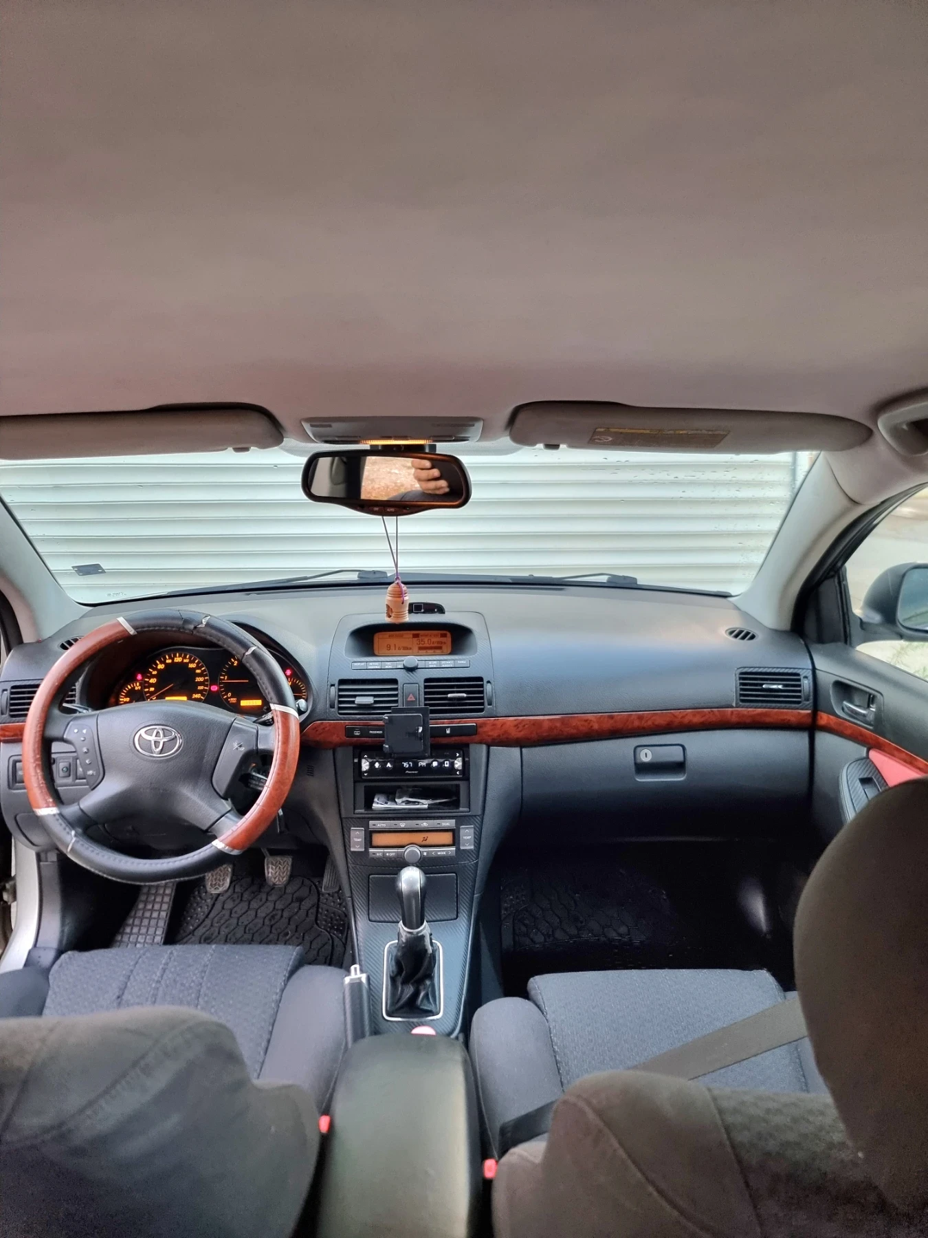 Toyota Avensis 2.0, снимка 13 - Автомобили и джипове - 55657871