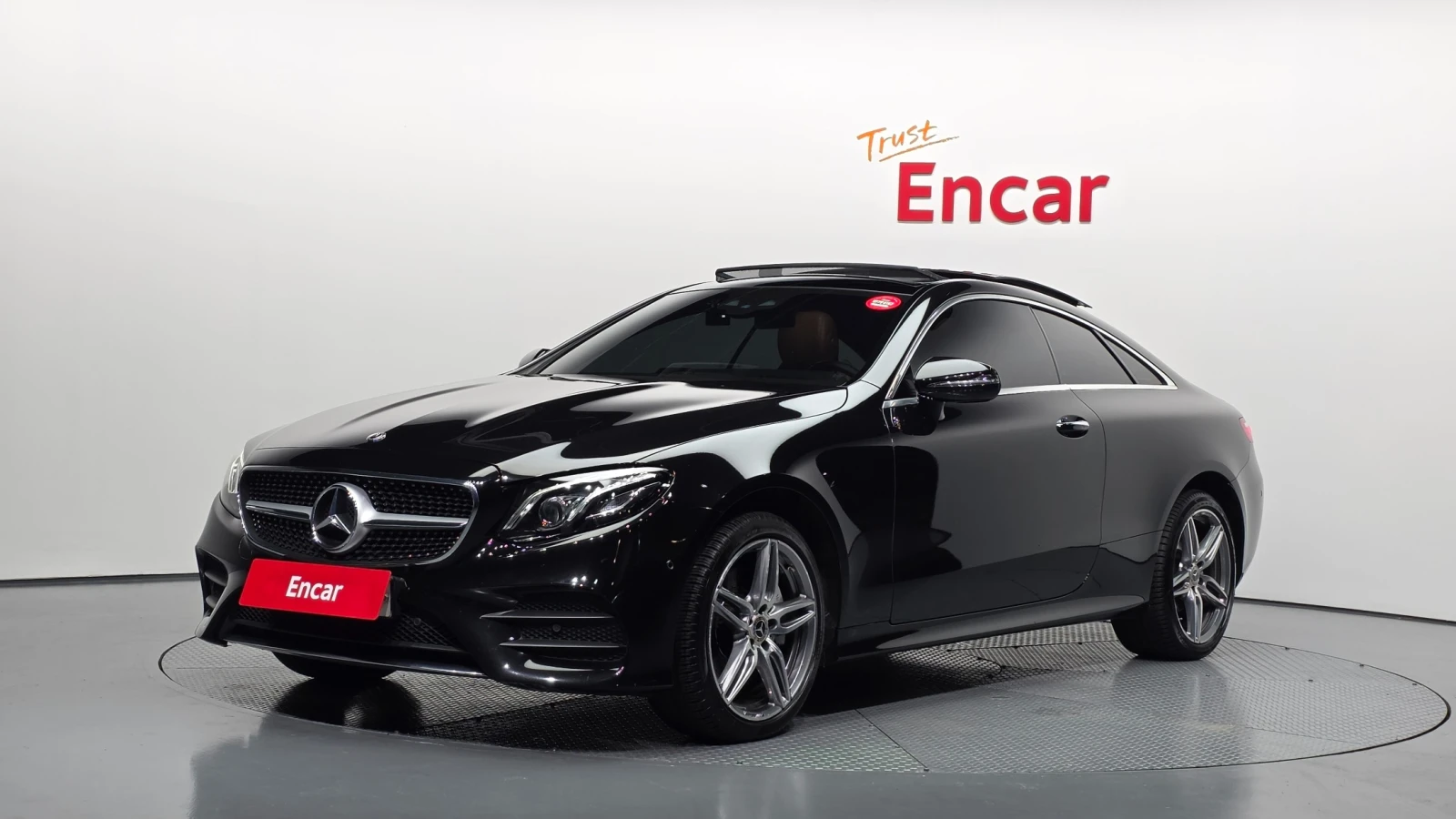 Mercedes-Benz E 220 4MATIC * FULL AMG PACK* АМБИЕНТНО* HEAD UP* , снимка 3 - Автомобили и джипове - 55951821
