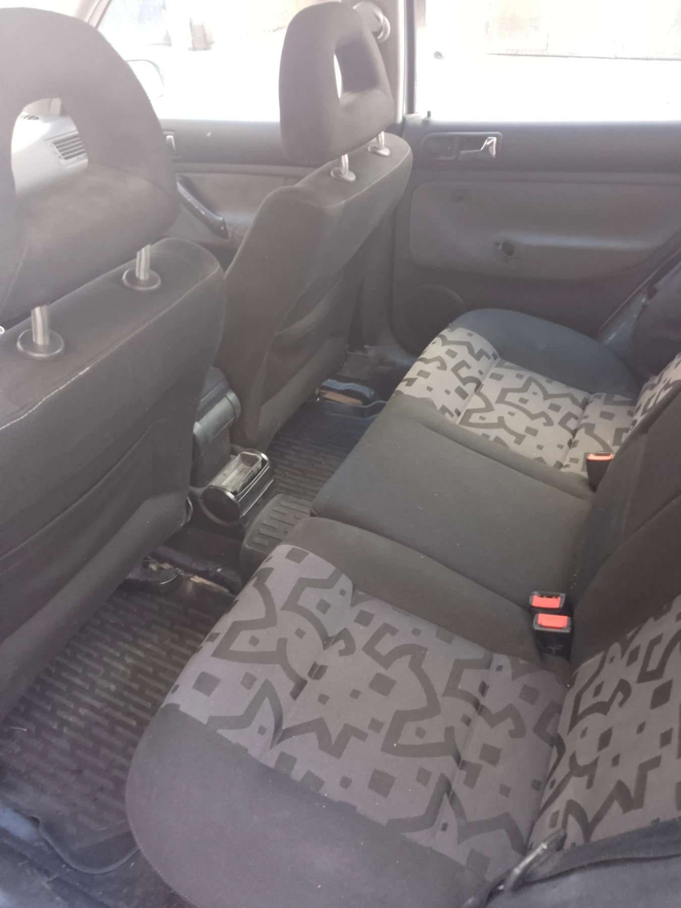VW Bora 1.6 Климатик, снимка 7 - Автомобили и джипове - 56130284