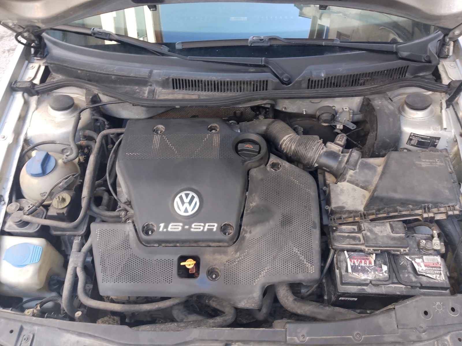 VW Bora 1.6 Климатик, снимка 8 - Автомобили и джипове - 56130284