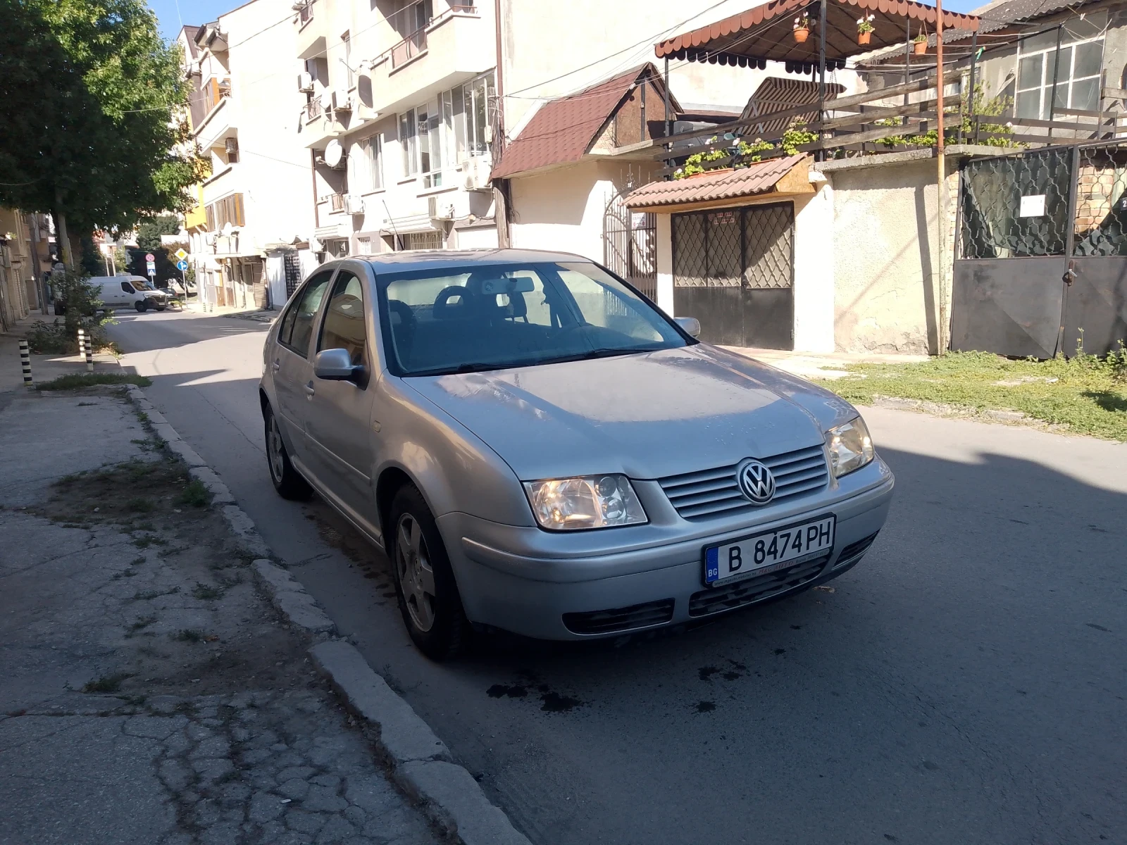 VW Bora 1.6 Климатик, снимка 4 - Автомобили и джипове - 56130284