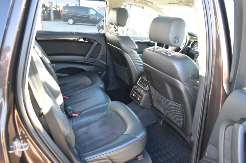 Audi Q7 3.0TDI* S-LINE* DISSTRONIC* LINE-ASSIST* MATRIX* F, снимка 12 - Автомобили и джипове - 47930367