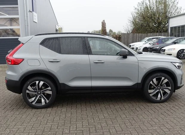 Volvo XC40 B4 AWD Ultimate Dark, снимка 5 - Автомобили и джипове - 48208969