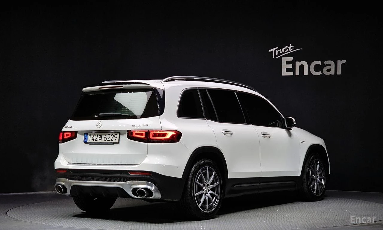 Mercedes-Benz GLB35AMG 4MATIC* PANOROOF* REAR-CAMERA* DRIVE-ASSIST* , снимка 3 - Автомобили и джипове - 54529029