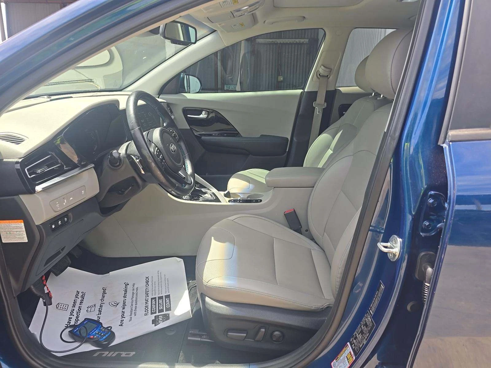 Kia Niro Plug-in Hybrid , снимка 6 - Автомобили и джипове - 54712379