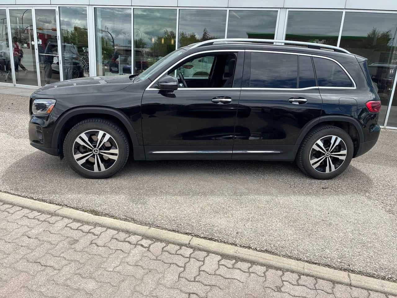 Mercedes-Benz GLB 250 4MATIC/ПАНОРАМА/ПОДГРЕВИ, снимка 3 - Автомобили и джипове - 55157263