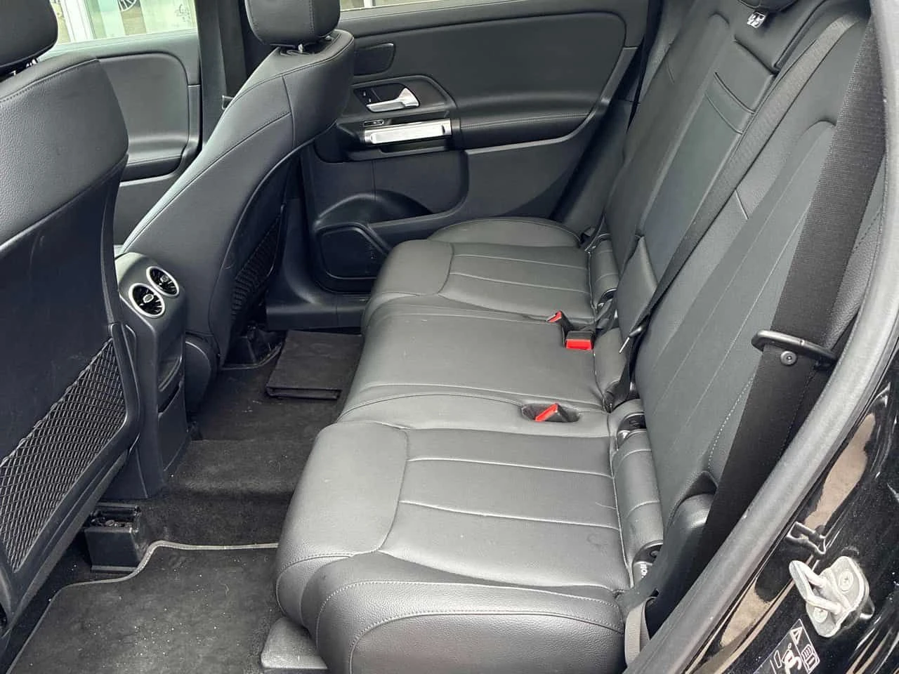 Mercedes-Benz GLB 250 4MATIC/ПАНОРАМА/ПОДГРЕВИ, снимка 13 - Автомобили и джипове - 55157263