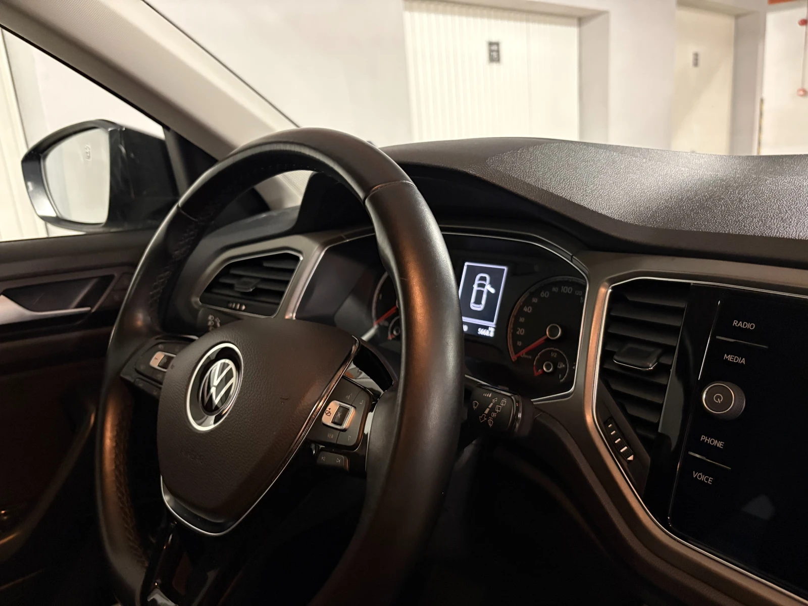 VW T-Roc 2.0TDI DSG 4MOTION, снимка 14 - Автомобили и джипове - 55279115