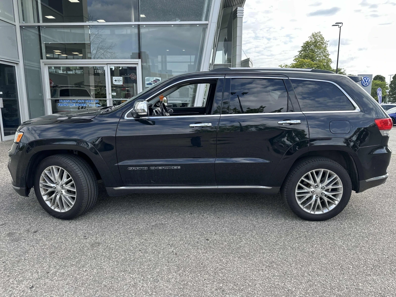 Jeep Grand cherokee Summit* Distronic* Pano* H&K* Обдух* Back cam* , снимка 2 - Автомобили и джипове - 55605945