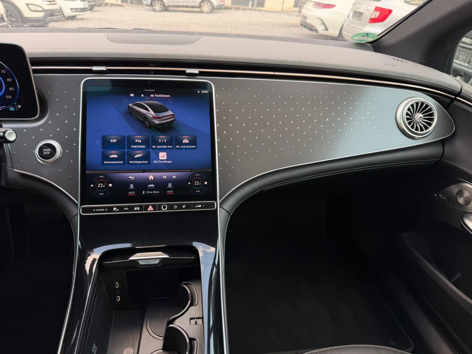 Mercedes-Benz EQE 350+ 96.5 SOH Digital AMG Pano ГАРАНЦИЯ до 2030г , снимка 13 - Автомобили и джипове - 55743362