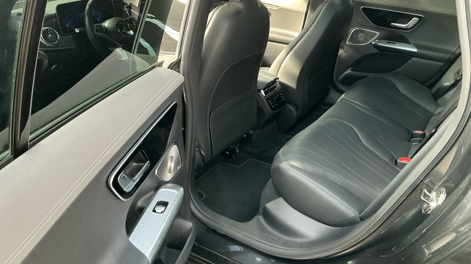 Mercedes-Benz EQE 350+ 96.5 SOH Digital light AMG Panorama ГАРАНЦИЯ , снимка 11 - Автомобили и джипове - 55743362