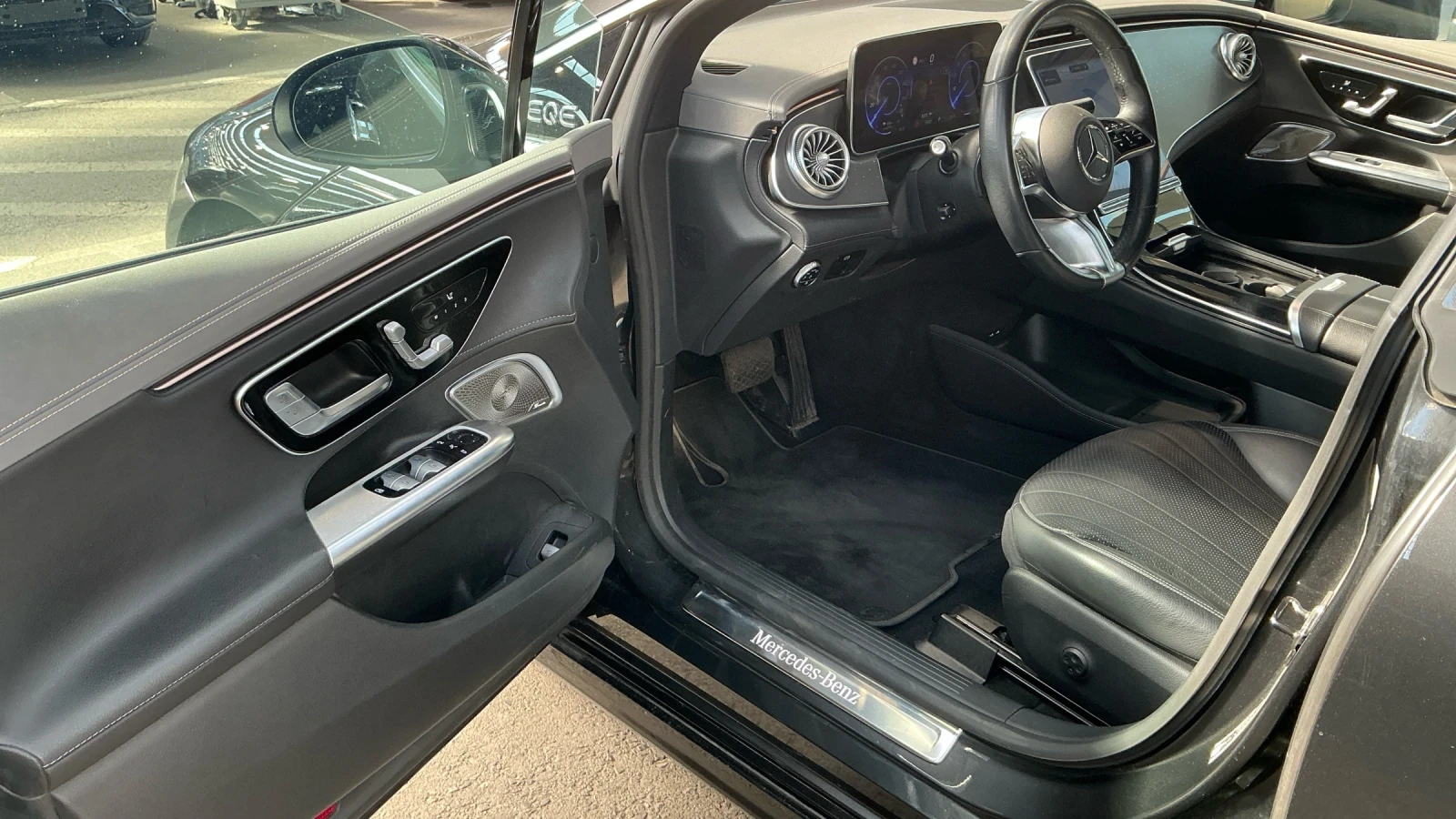 Mercedes-Benz EQE 350+ 96.5 SOH Digital light AMG Panorama ГАРАНЦИЯ , снимка 7 - Автомобили и джипове - 55743362