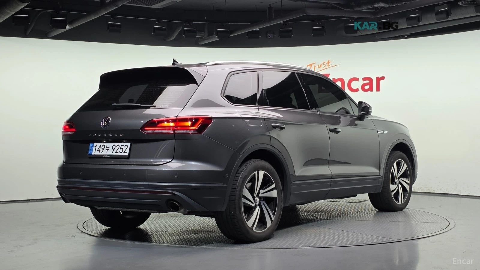 VW Touareg 3.0TDI* PREMIUM* КОЖА* ПОДГРЕВ* КАМЕРА* ПАНОРАМА* , снимка 2 - Автомобили и джипове - 56178852