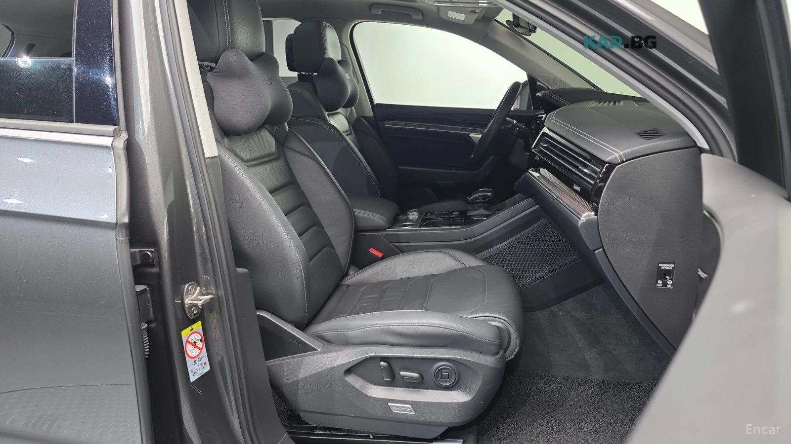 VW Touareg 3.0TDI* PREMIUM* КОЖА* ПОДГРЕВ* КАМЕРА* ПАНОРАМА* , снимка 10 - Автомобили и джипове - 56178852