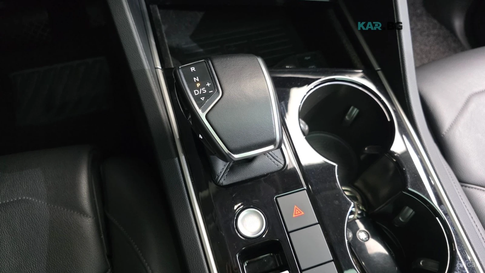 VW Touareg 3.0TDI* PREMIUM* КОЖА* ПОДГРЕВ* КАМЕРА* ПАНОРАМА* , снимка 8 - Автомобили и джипове - 56178852