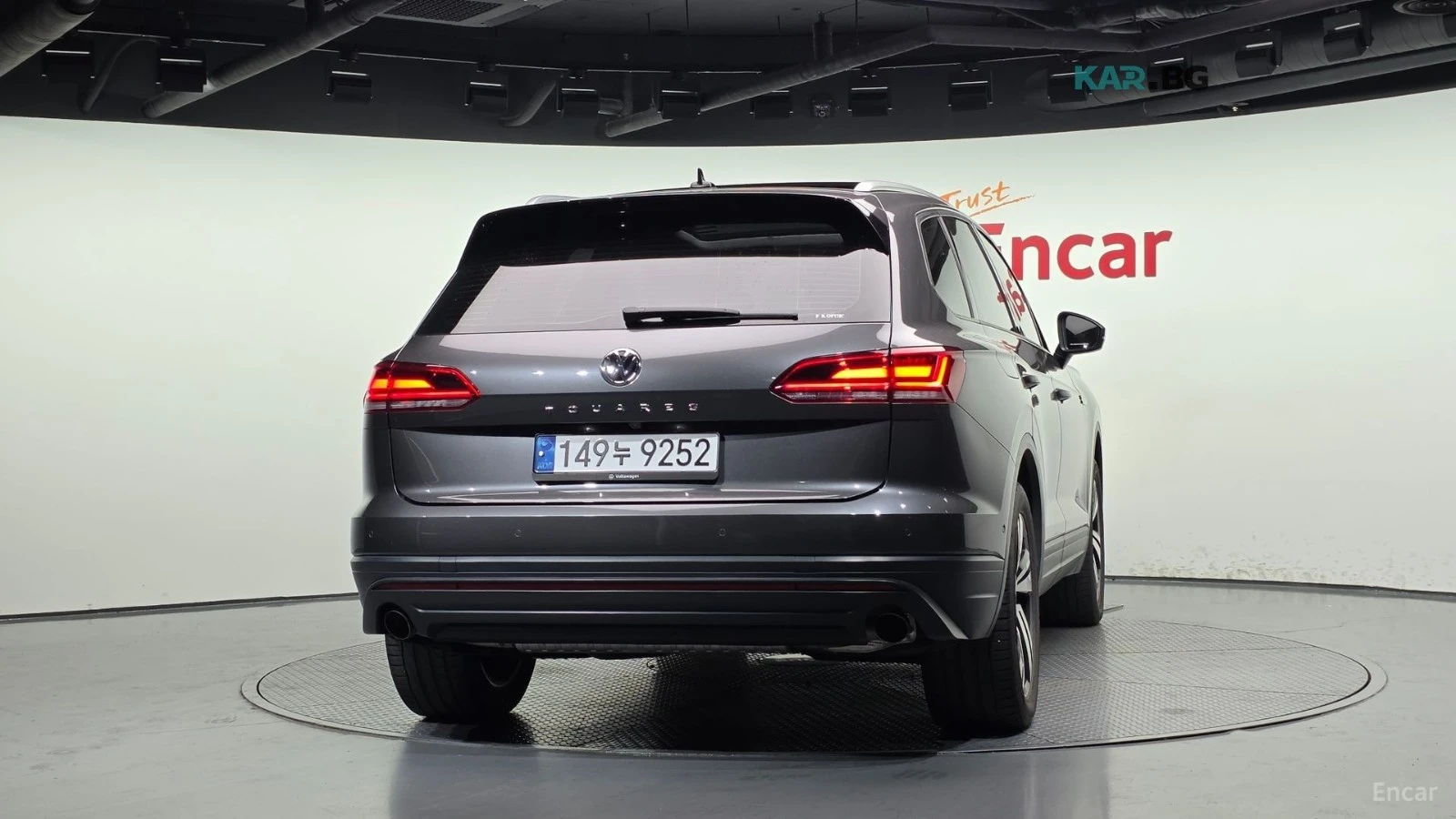 VW Touareg 3.0TDI* PREMIUM* КОЖА* ПОДГРЕВ* КАМЕРА* ПАНОРАМА* , снимка 4 - Автомобили и джипове - 56178852