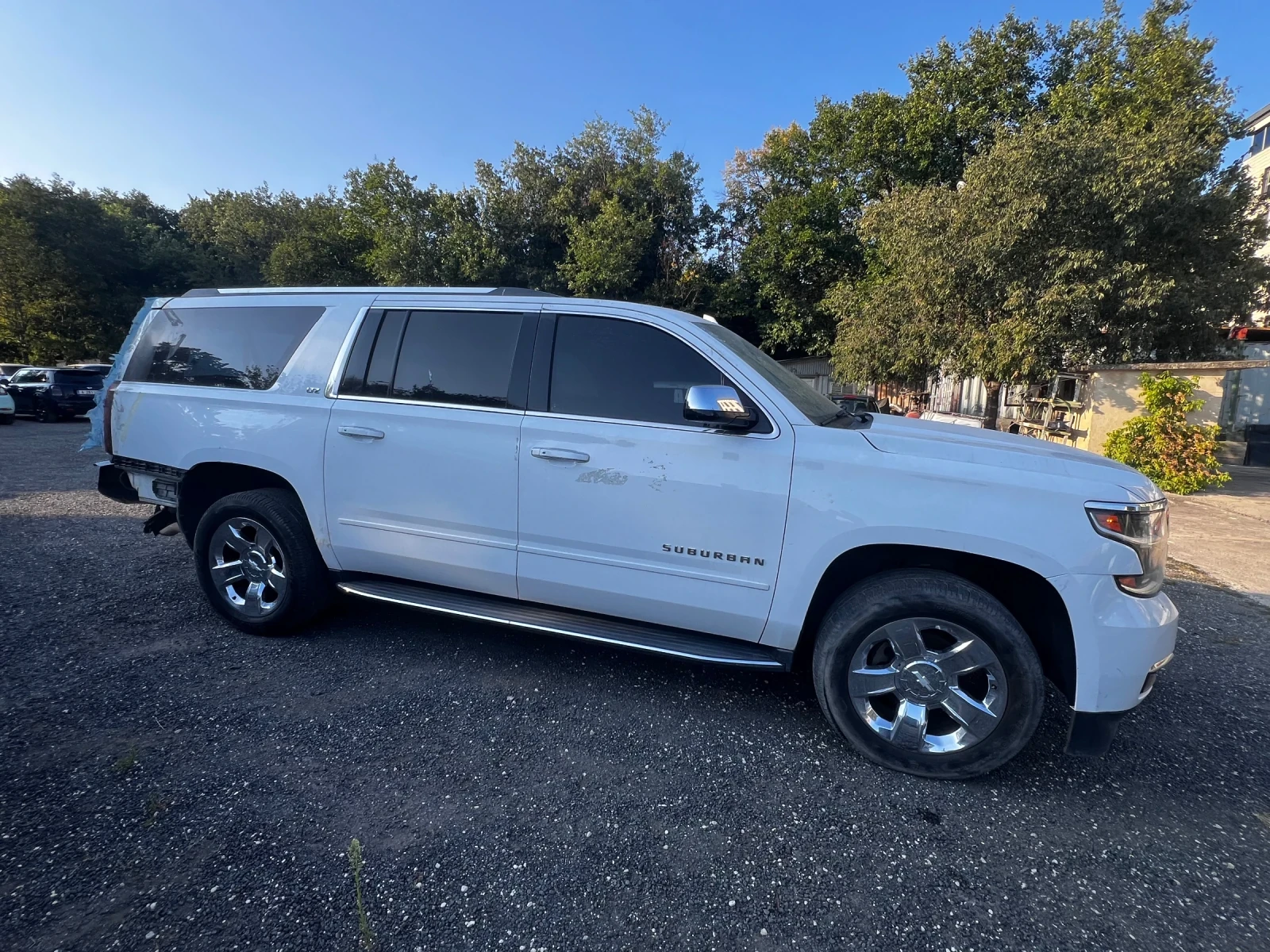 Chevrolet Suburban, снимка 2 - Автомобили и джипове - 56723512