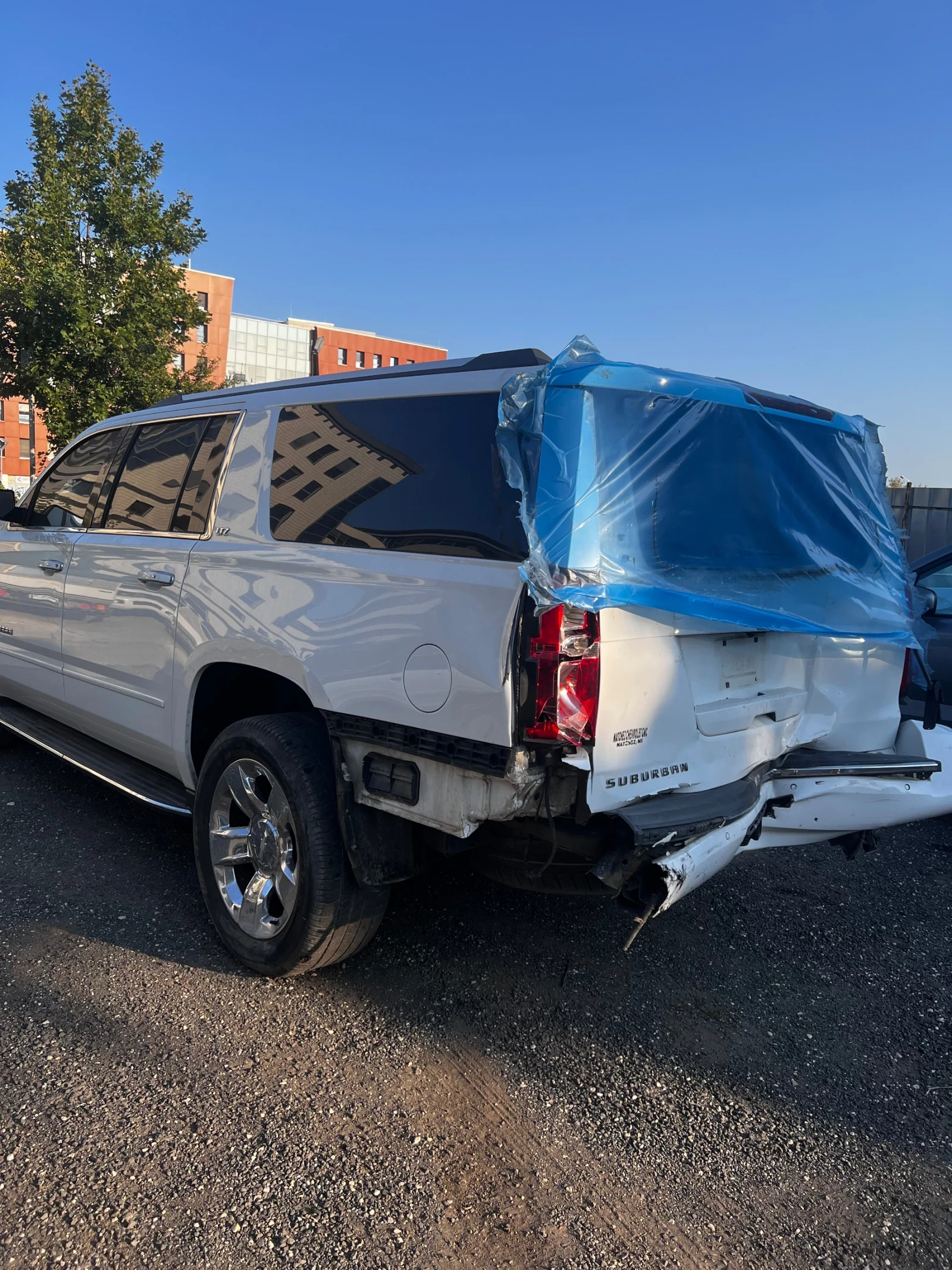 Chevrolet Suburban, снимка 4 - Автомобили и джипове - 56723512