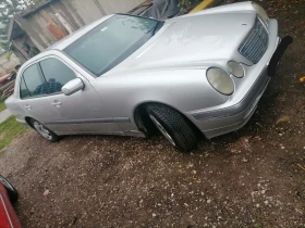 Mercedes-Benz E 220, снимка 1