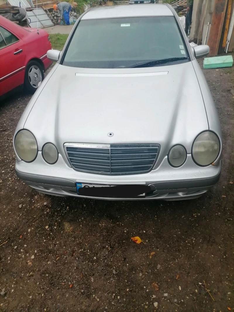 Mercedes-Benz E 220, снимка 3 - Автомобили и джипове - 47343115