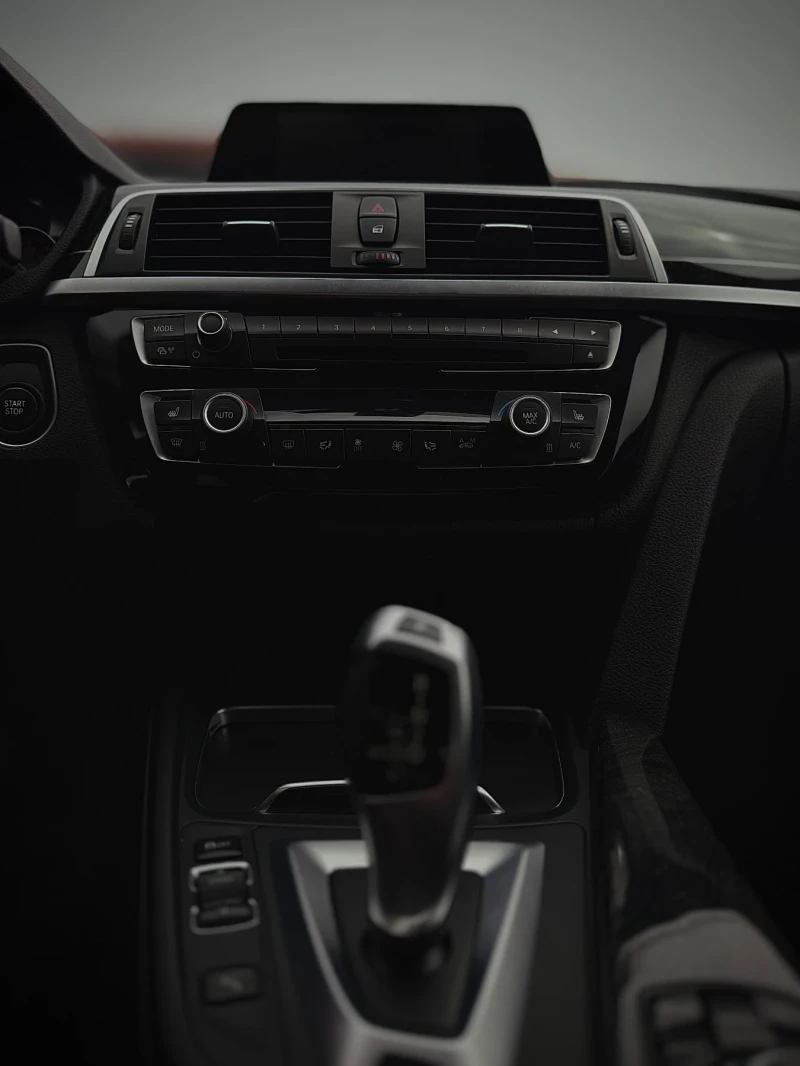 BMW 330 330e!Individual!340hp!MIDNIGHTBLUE!, снимка 12 - Автомобили и джипове - 52637360