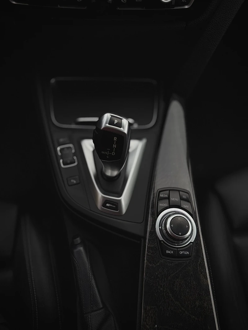 BMW 330 330e!Individual!340hp!MIDNIGHTBLUE!, снимка 11 - Автомобили и джипове - 52637360