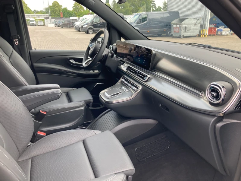 Mercedes-Benz V 300 ExtraLong Exclusive Април 2025! , снимка 5 - Автомобили и джипове - 52309643